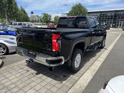 Used 2024 Chevrolet Silverado 3500 LTZ w/ LTZ Convenience Package AWD/4WD image 5
