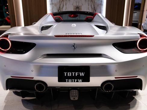 Used 2018 Ferrari 488 Spider RWD image 9