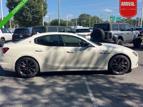 Used 2022 Maserati Ghibli Modena RWD image 1