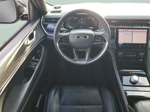 Used 2023 Jeep Grand Cherokee Overland w/ Luxury Tech Group IV RWD image 12