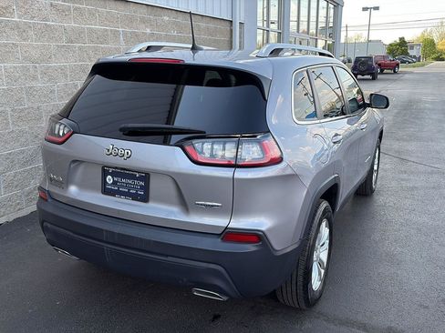 Used 2019 Jeep Cherokee Latitude w/ Cold Weather Group AWD/4WD image 3