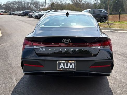 New 2026 Hyundai Elantra SE FWD image 7