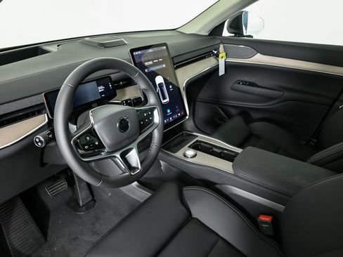 New 2025 Volvo EX90 Plus w/ Protection Package Premier image 4