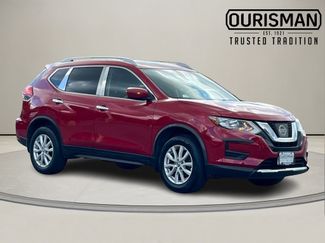 Used 2017 Nissan Rogue SV image 1