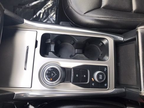 Used 2020 Ford Explorer XLT w/ Equipment Group 202A AWD/4WD image 33