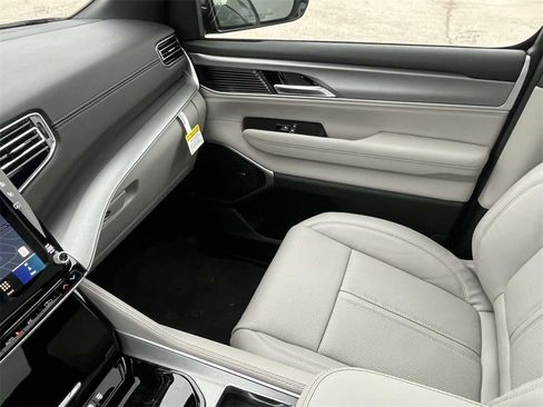 New 2026 Jeep Grand Wagoneer L 4WD image 18