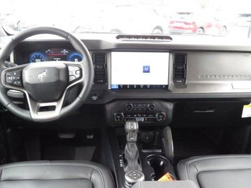 New 2025 Ford Bronco Badlands image 3