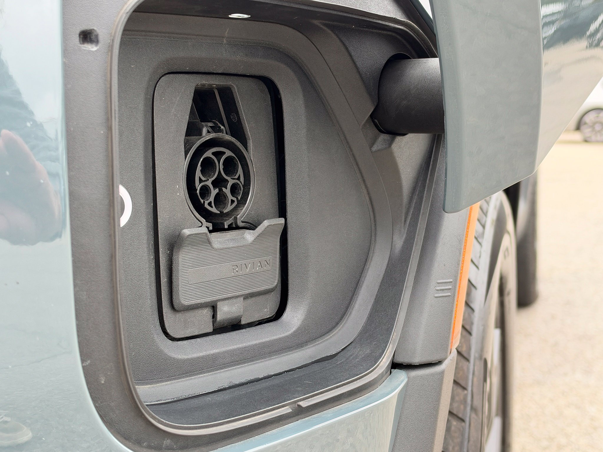 Used 2025 Rivian R1S Premium Dual AWD/4WD image 43