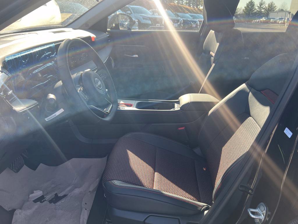 Certified 2025 Nissan Kicks SR AWD/4WD image 17