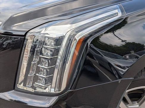 Used 2018 Cadillac Escalade Premium Luxury RWD image 8