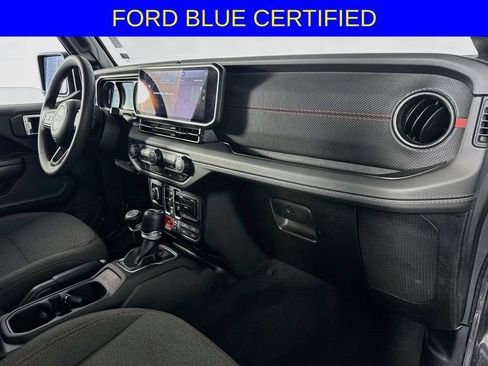 Used 2025 Jeep Wrangler Unlimited Rubicon AWD/4WD image 30