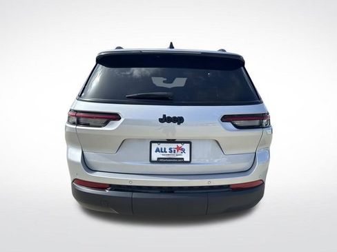 Used 2023 Jeep Grand Cherokee L Laredo RWD image 9
