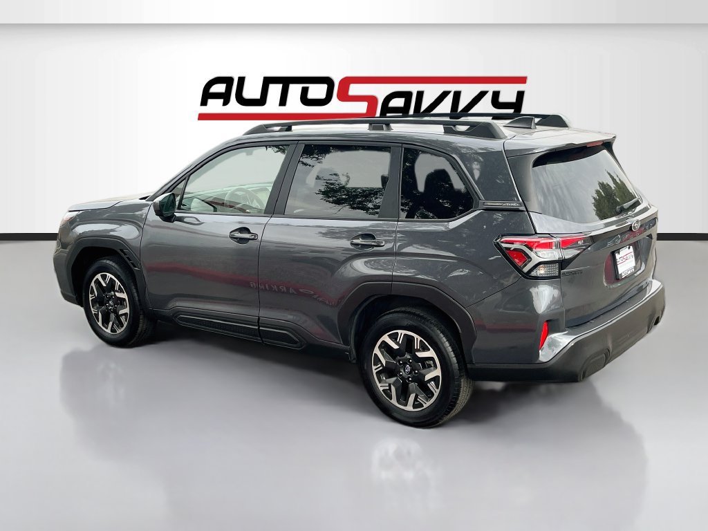 Used 2025 Subaru Forester Premium AWD/4WD image 5