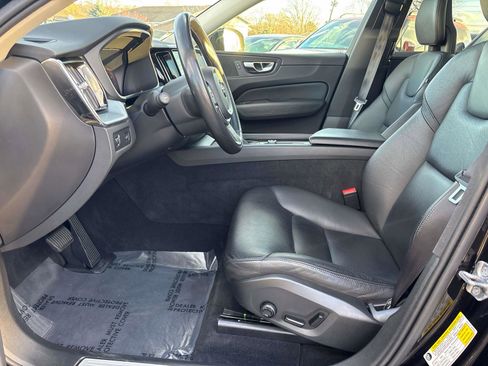 Used 2018 Volvo XC60 T6 Momentum w/ Advanced Package image 5
