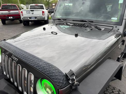 Used 2018 Jeep Wrangler Unlimited Sahara image 57