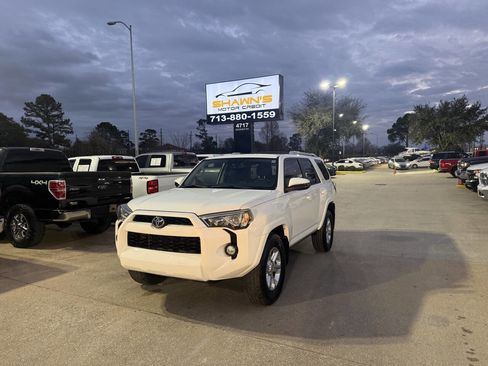 Used 2018 Toyota 4Runner SR5 RWD image 3