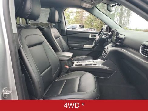 Used 2022 Ford Explorer XLT w/ Equipment Group 202A AWD/4WD image 9