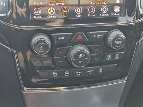 Used 2020 Jeep Grand Cherokee Limited image 24