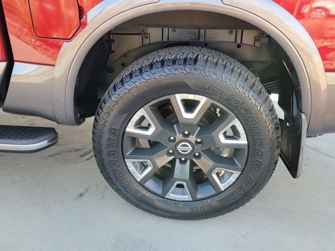 Used 2021 Nissan Titan Platinum Reserve w/ Moonroof Package image 17