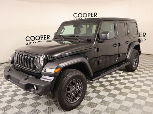 Used 2025 Jeep Wrangler Unlimited Sport AWD/4WD image 10