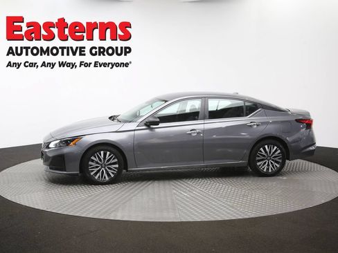 Used 2025 Nissan Altima 2.5 SV FWD image 58