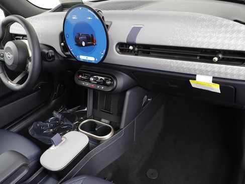 Certified 2025 MINI Cooper S image 18