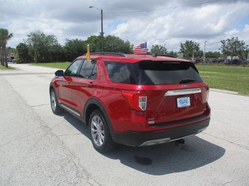 Certified 2022 Ford Explorer XLT w/ Equipment Group 202A AWD/4WD image 5