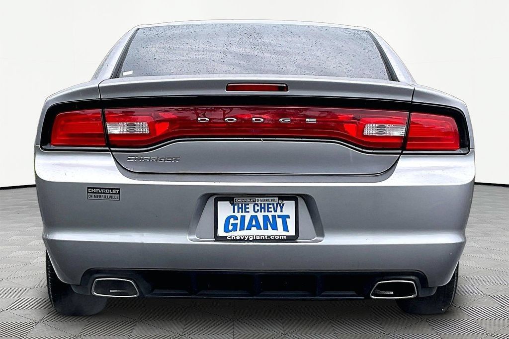 Used 2014 Dodge Charger SE RWD image 5