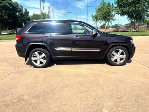 Used 2011 Jeep Grand Cherokee Overland Summit image 30