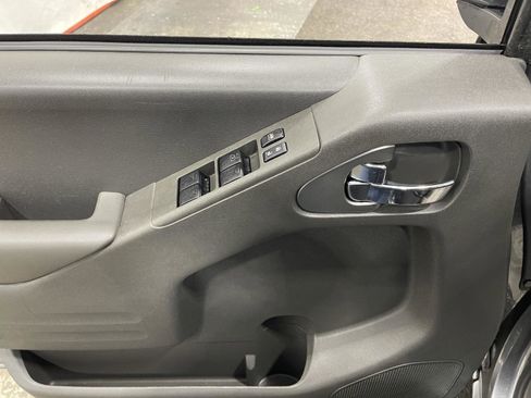 Used 2019 Nissan Frontier PRO-4X image 18