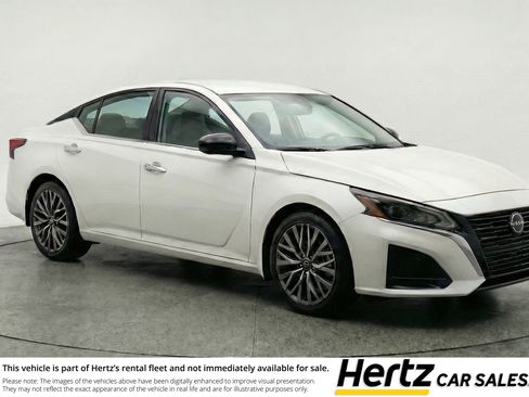 Used 2025 Nissan Altima 2.5 SV image 1