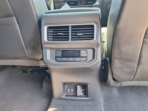 Used 2024 Volkswagen Atlas SE image 31