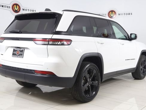 Used 2024 Jeep Grand Cherokee Altitude AWD/4WD image 3