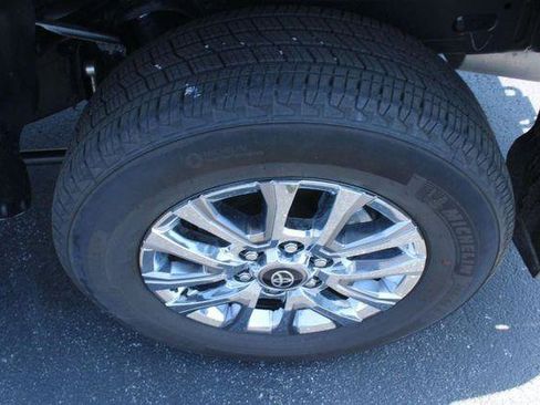 Certified 2025 Toyota Tacoma Limited AWD/4WD image 8