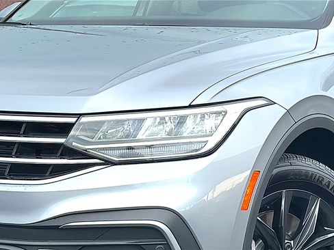 Used 2024 Volkswagen Tiguan SE image 4