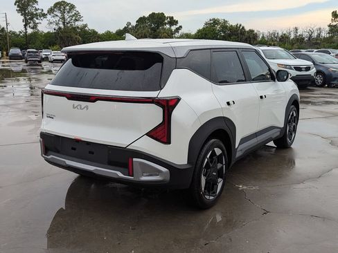 New 2027 Kia Seltos S FWD image 8