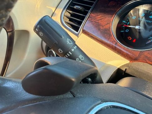 Used 2010 Ford Taurus Limited FWD image 42