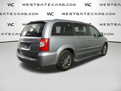Used 2014 Chrysler Town & Country Touring-L w/ Driver Convenience Group image 37