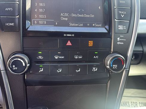 Used 2017 Toyota Camry SE w/ Moonroof Package FWD image 26