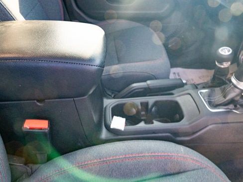 Certified 2024 Jeep Gladiator Rubicon w/ Technology Group image 40