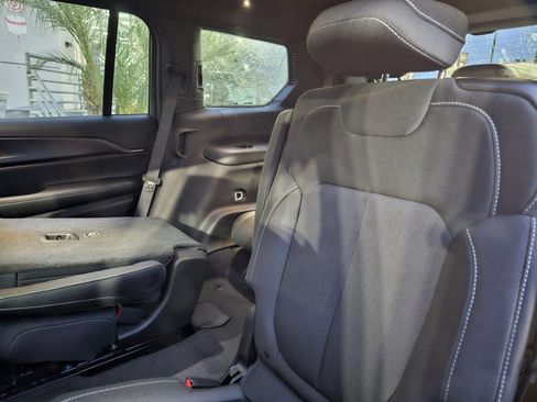 New 2025 Jeep Grand Cherokee L Laredo image 25