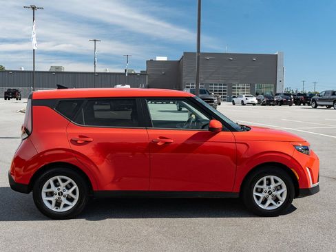 Used 2023 Kia Soul LX w/ Option Group 015 image 11