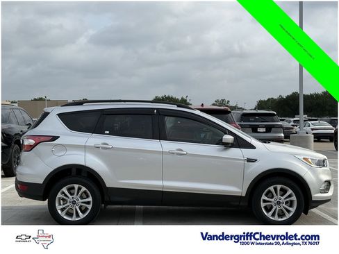 Used 2018 Ford Escape SE FWD image 3