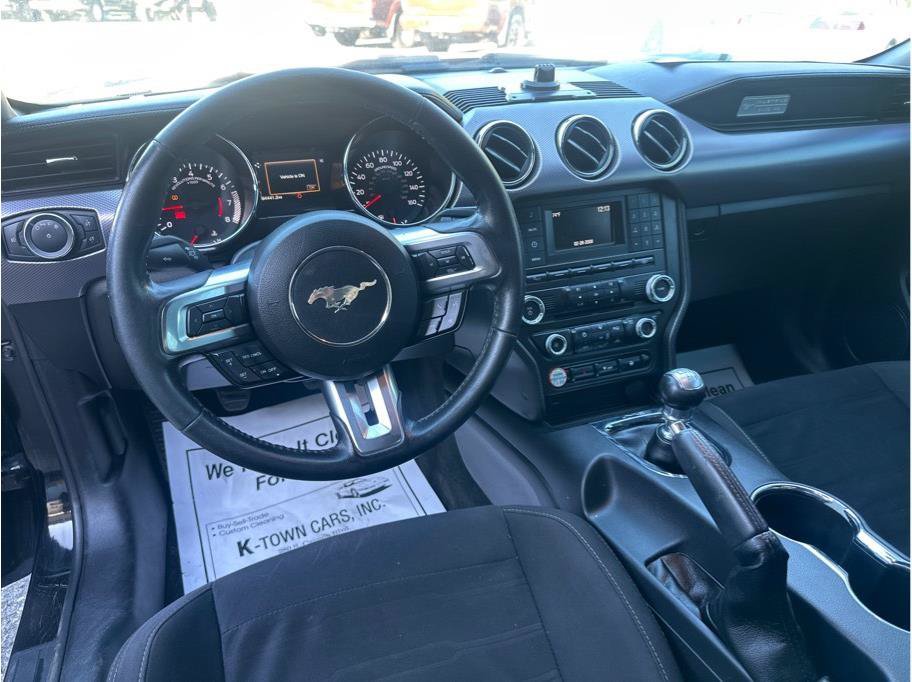 Used 2017 Ford Mustang Coupe RWD image 11