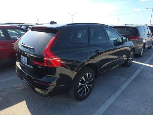 Used 2025 Volvo XC60 B5 Core image 4