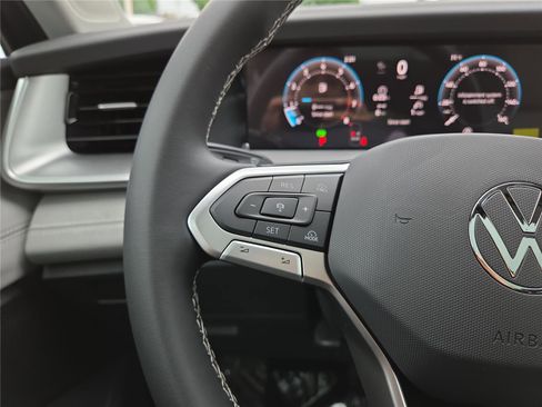 New 2026 Volkswagen Tiguan SE AWD/4WD image 15