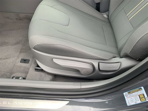 New 2025 Hyundai Elantra SEL image 12