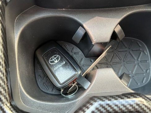 Used 2020 Toyota RAV4 XLE Premium AWD/4WD image 30