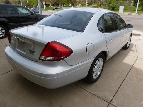Used 2007 Ford Taurus SE FWD image 2