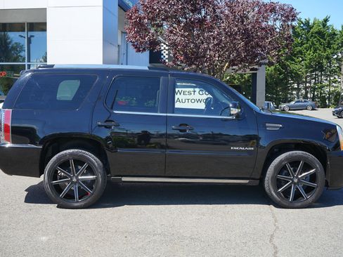 Used 2012 Cadillac Escalade Premium AWD/4WD image 6